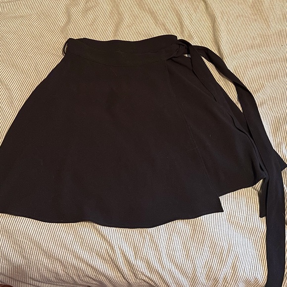 American Apparel Crepe Demi Wrap Skirt Black, Women's Size XS/S - Picture 3 of 4